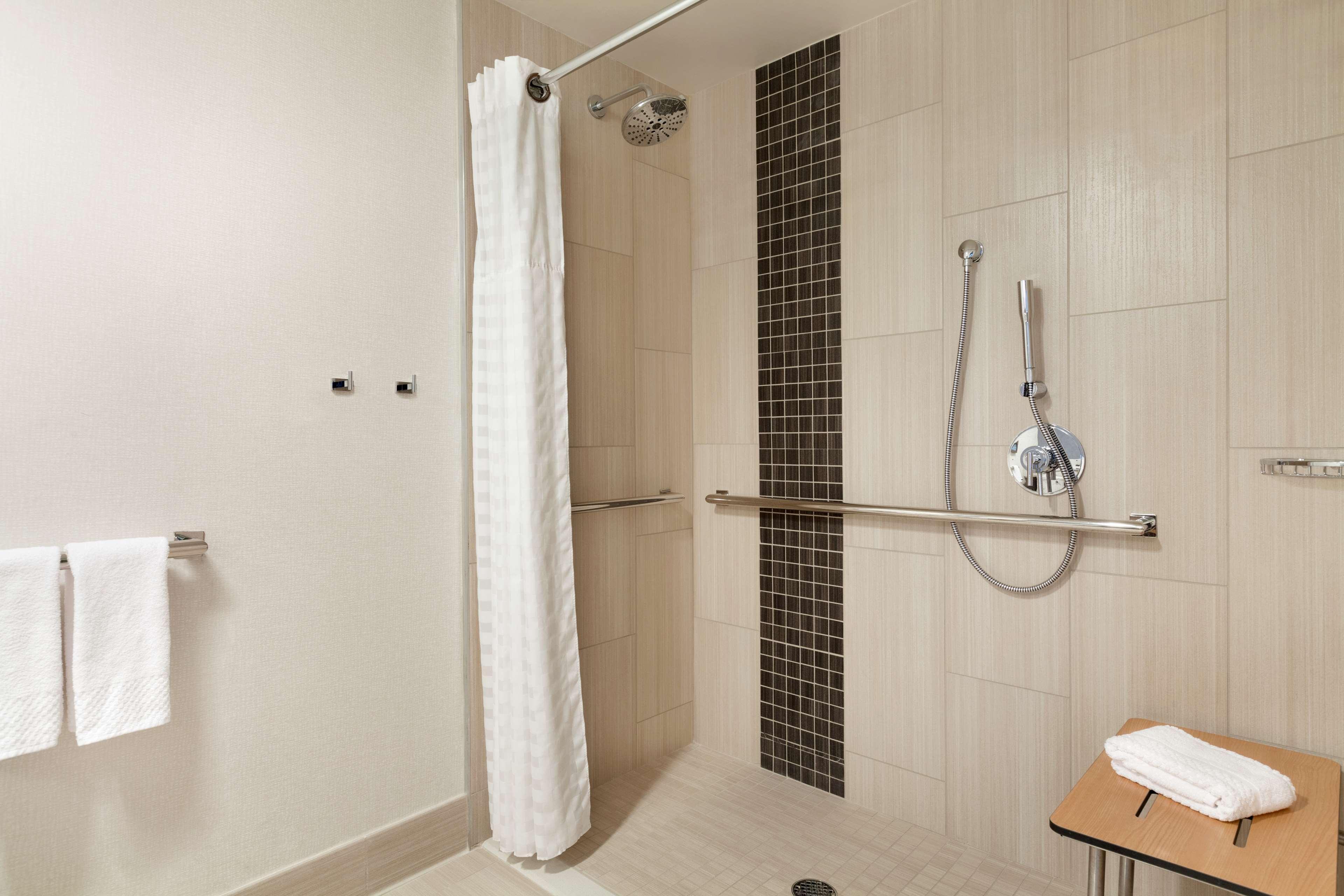 Embassy Suites By Hilton Monterey Bay Сийсайд Екстериор снимка