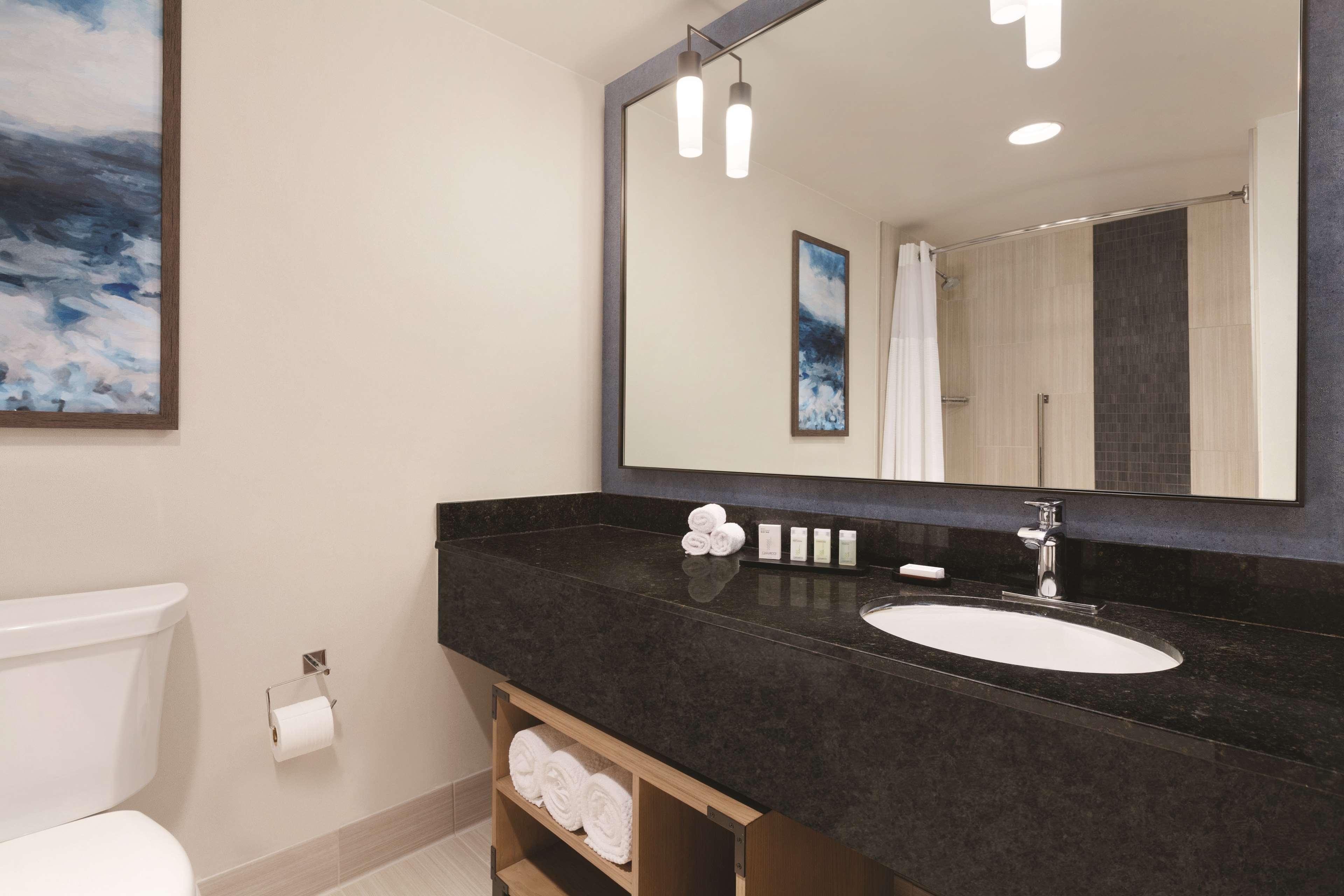 Embassy Suites By Hilton Monterey Bay Сийсайд Екстериор снимка