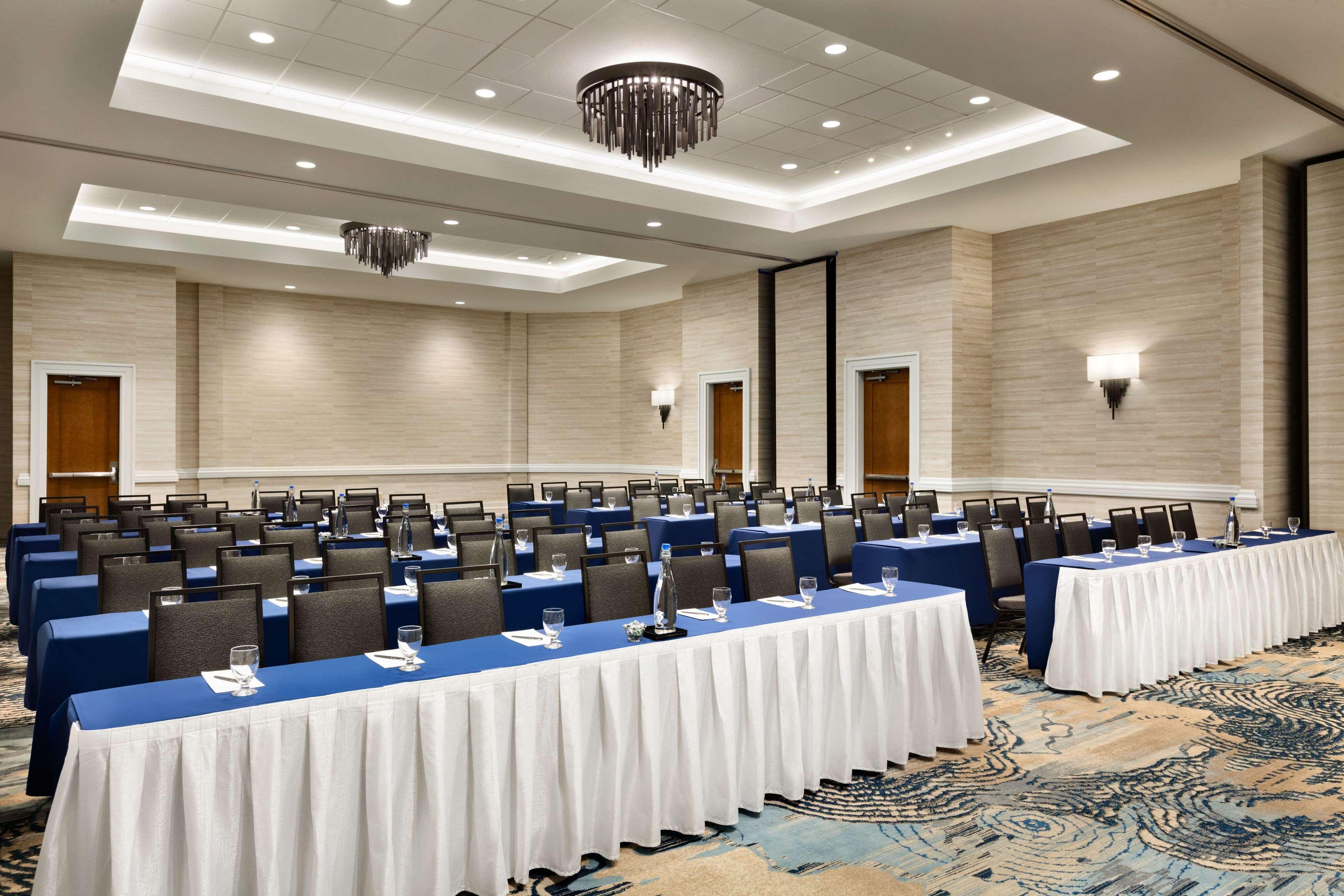 Embassy Suites By Hilton Monterey Bay Сийсайд Екстериор снимка