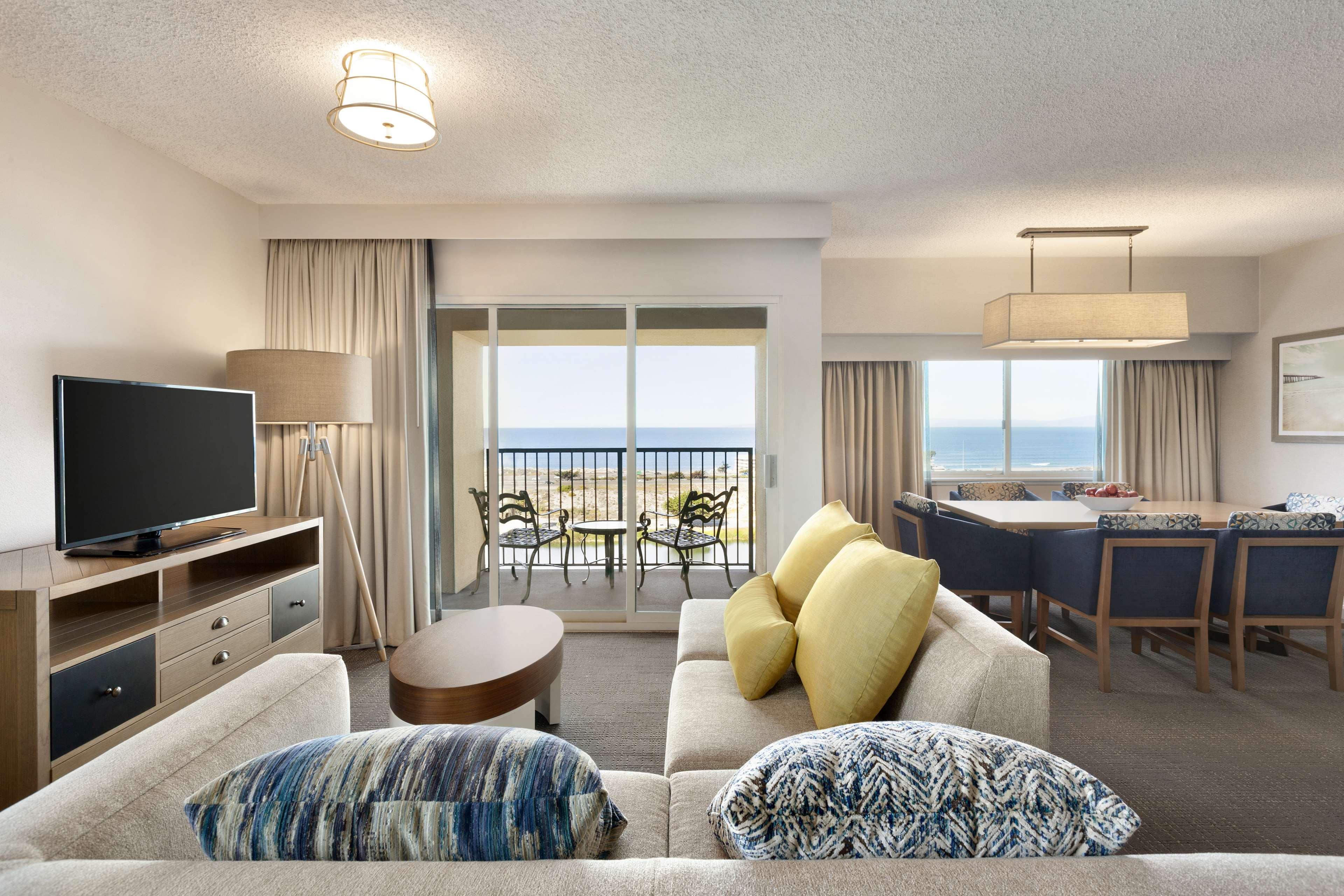 Embassy Suites By Hilton Monterey Bay Сийсайд Екстериор снимка