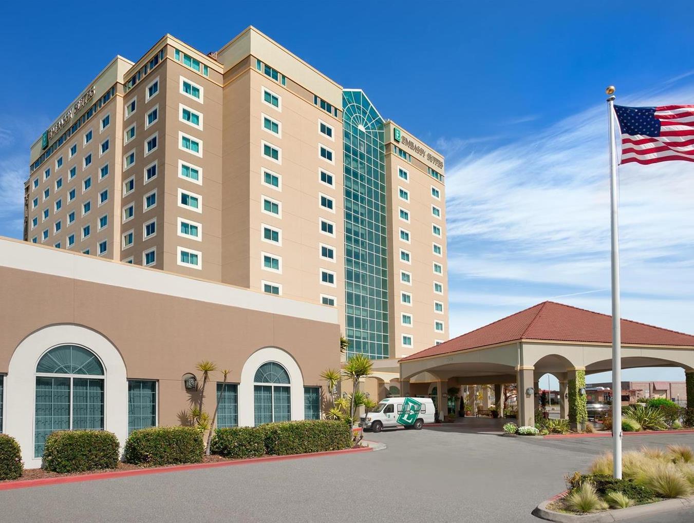 Embassy Suites By Hilton Monterey Bay Сийсайд Екстериор снимка
