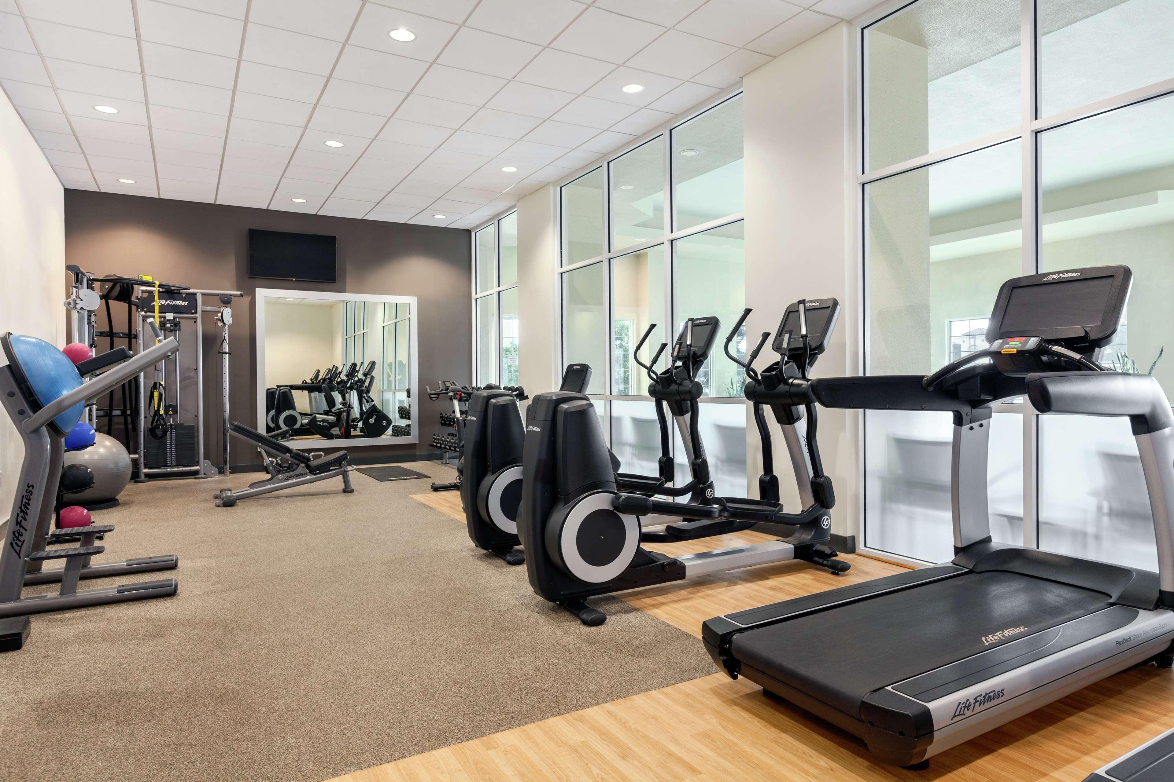 Embassy Suites By Hilton Monterey Bay Сийсайд Екстериор снимка