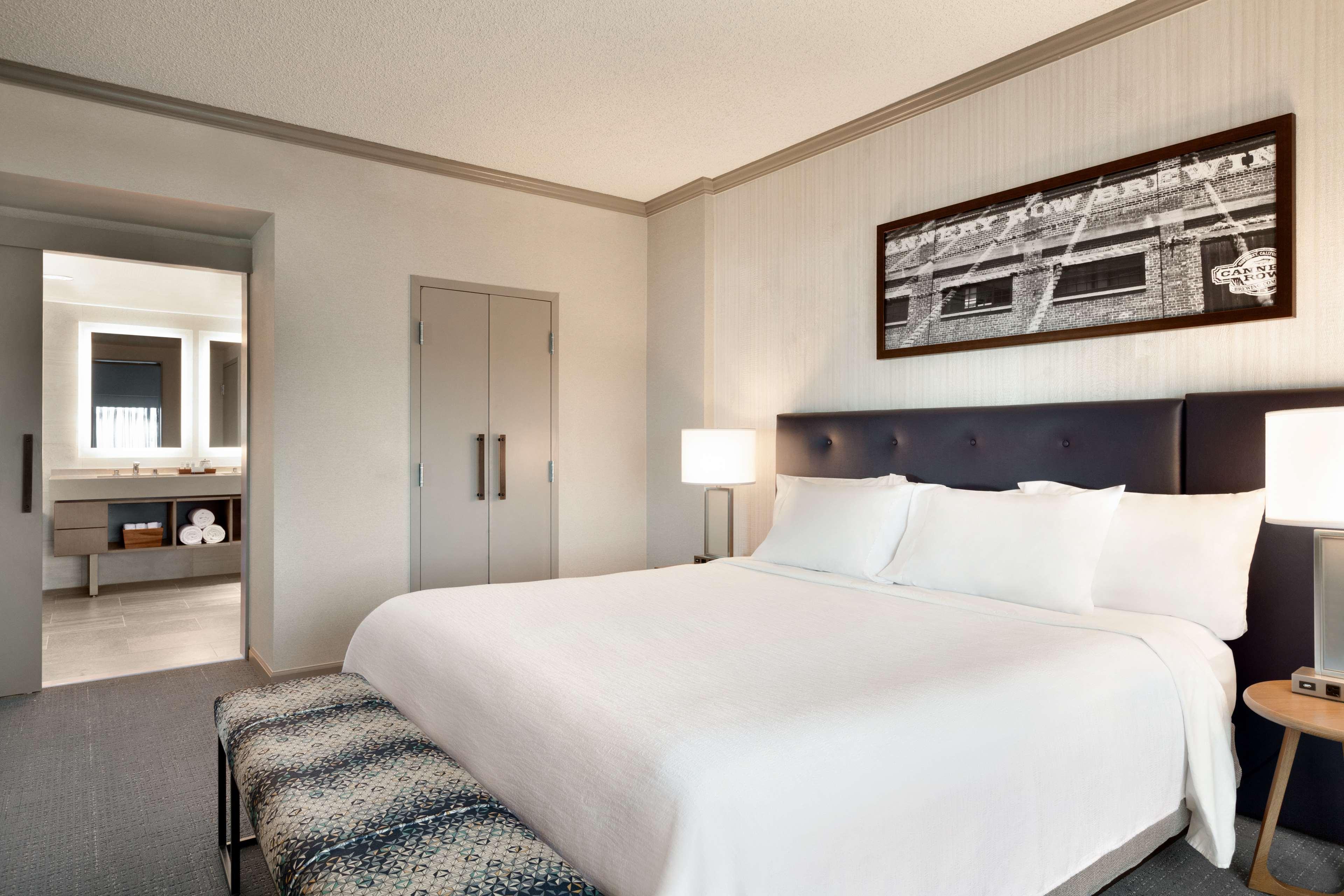 Embassy Suites By Hilton Monterey Bay Сийсайд Екстериор снимка