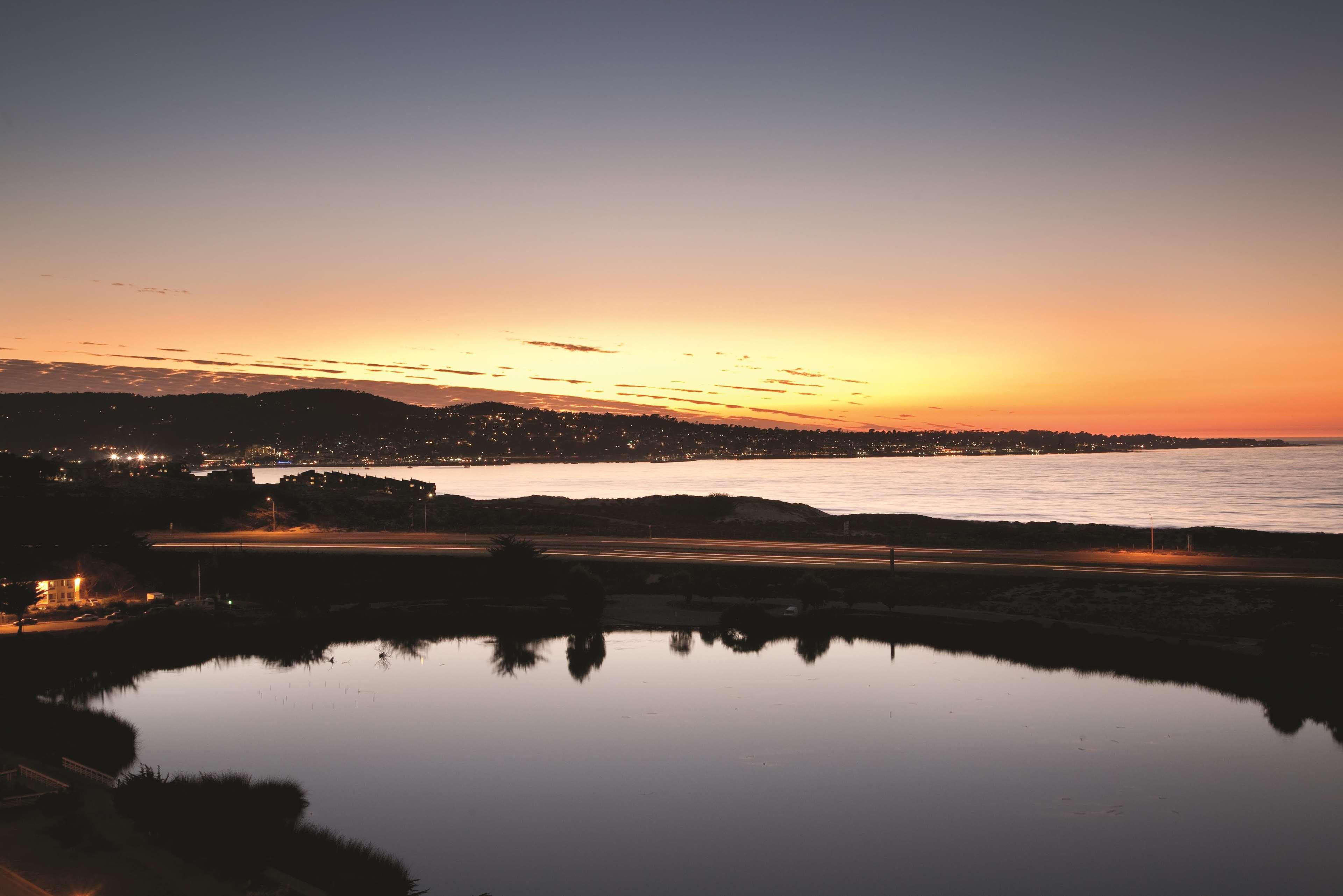 Embassy Suites By Hilton Monterey Bay Сийсайд Екстериор снимка