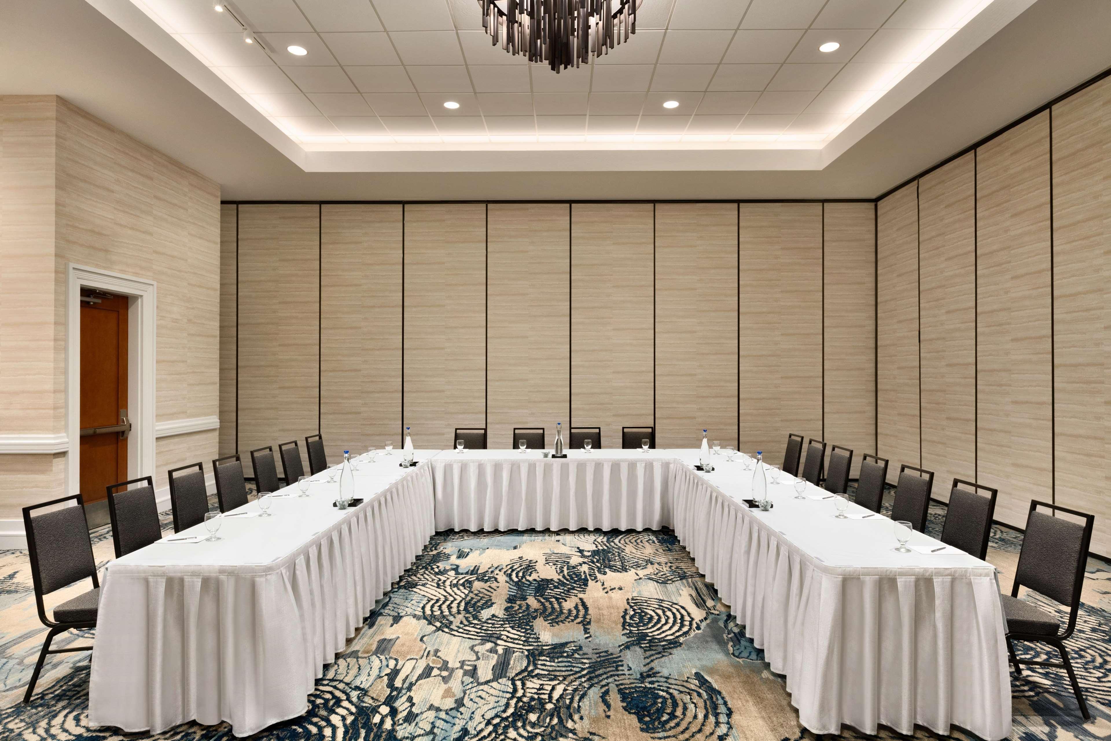 Embassy Suites By Hilton Monterey Bay Сийсайд Екстериор снимка