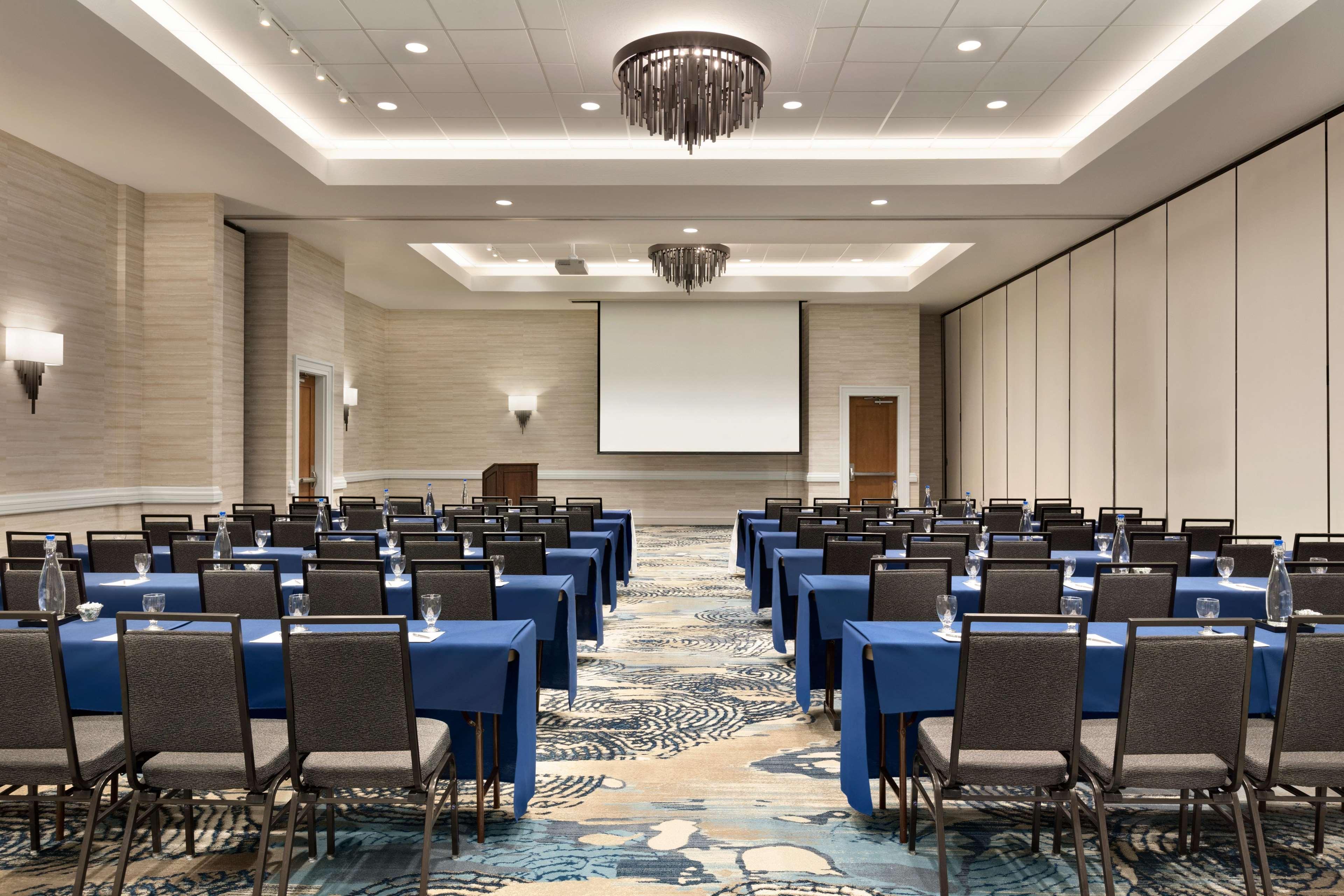 Embassy Suites By Hilton Monterey Bay Сийсайд Екстериор снимка