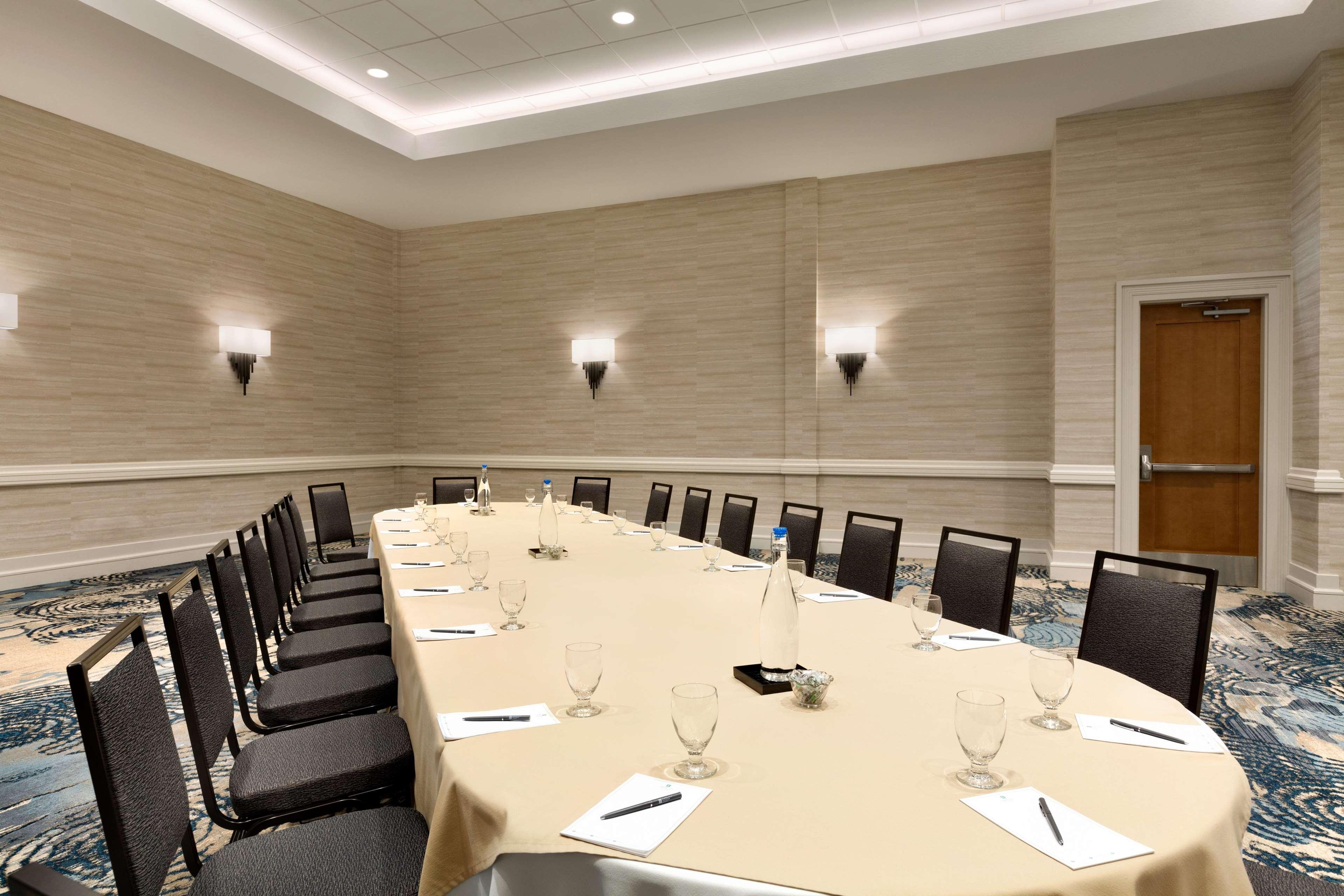 Embassy Suites By Hilton Monterey Bay Сийсайд Екстериор снимка