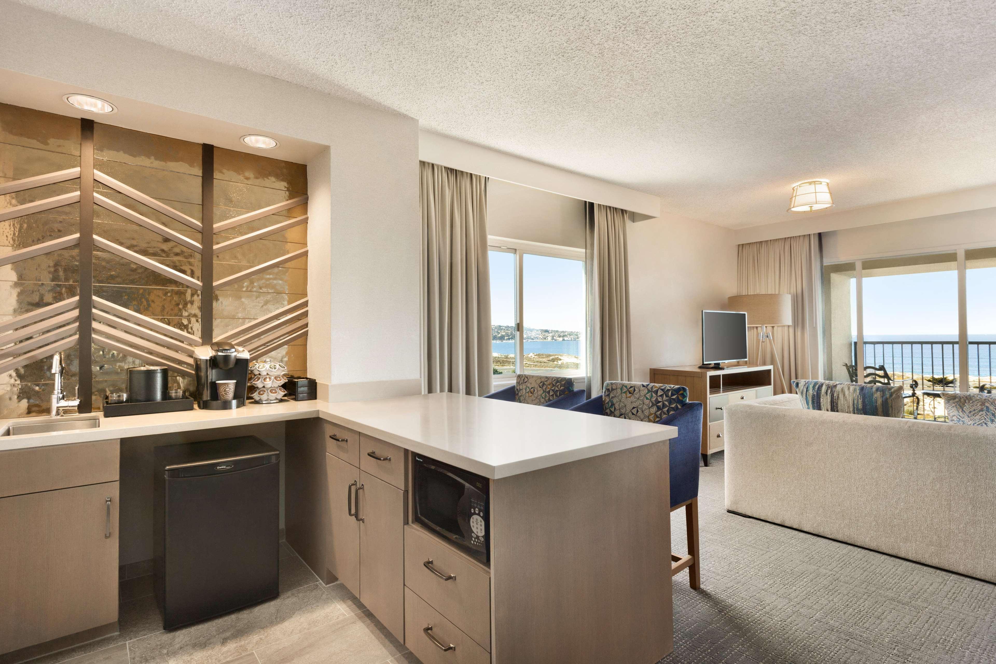 Embassy Suites By Hilton Monterey Bay Сийсайд Екстериор снимка