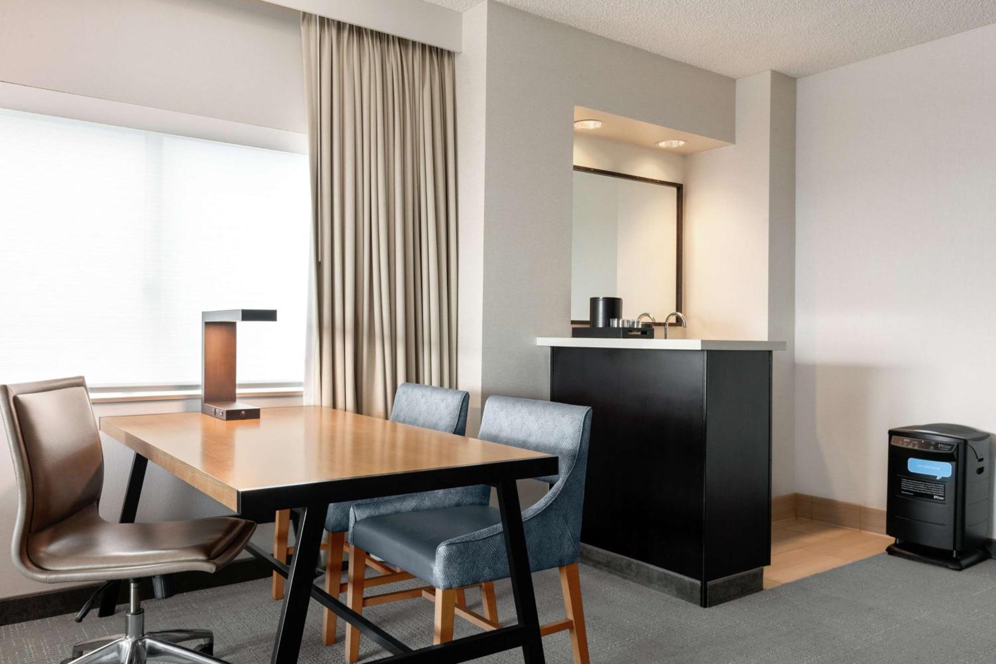 Embassy Suites By Hilton Monterey Bay Сийсайд Екстериор снимка