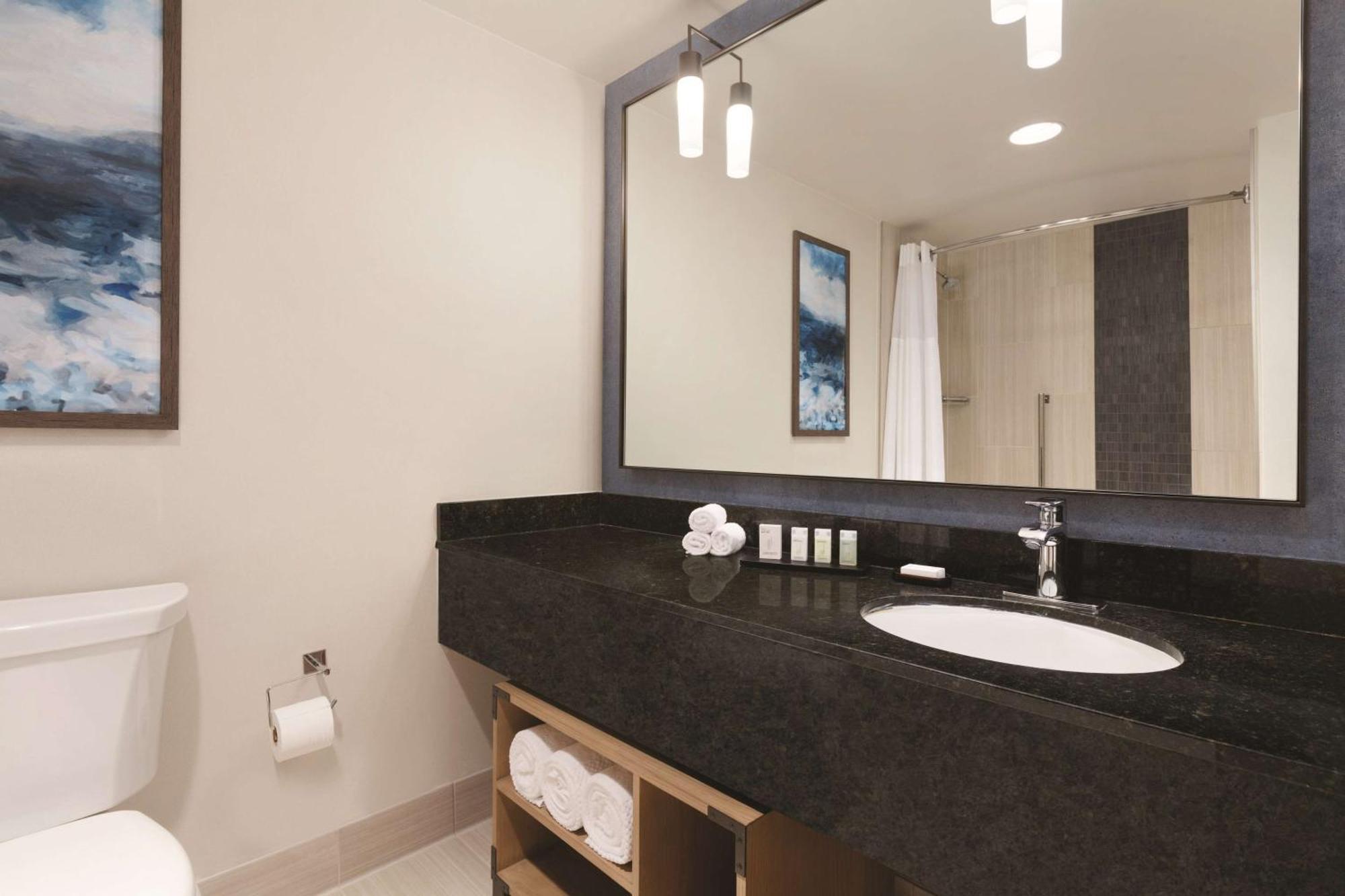 Embassy Suites By Hilton Monterey Bay Сийсайд Екстериор снимка