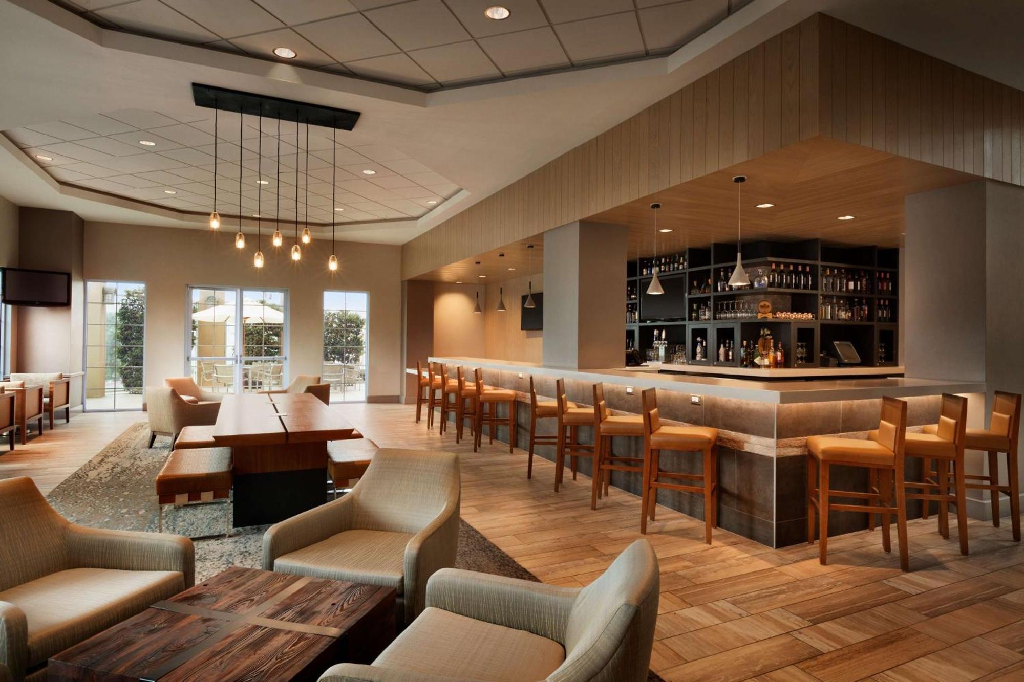 Embassy Suites By Hilton Monterey Bay Сийсайд Екстериор снимка