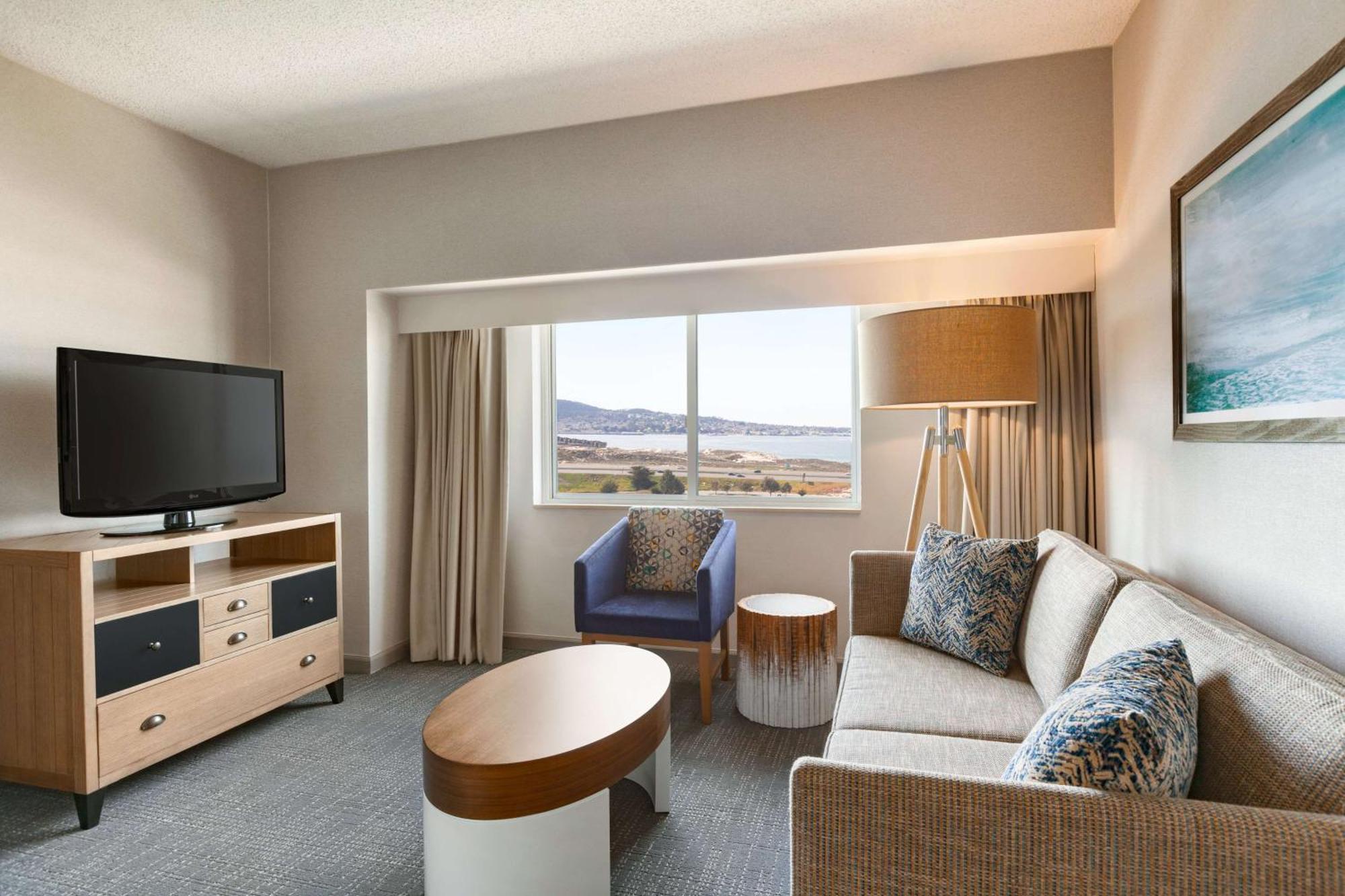 Embassy Suites By Hilton Monterey Bay Сийсайд Екстериор снимка