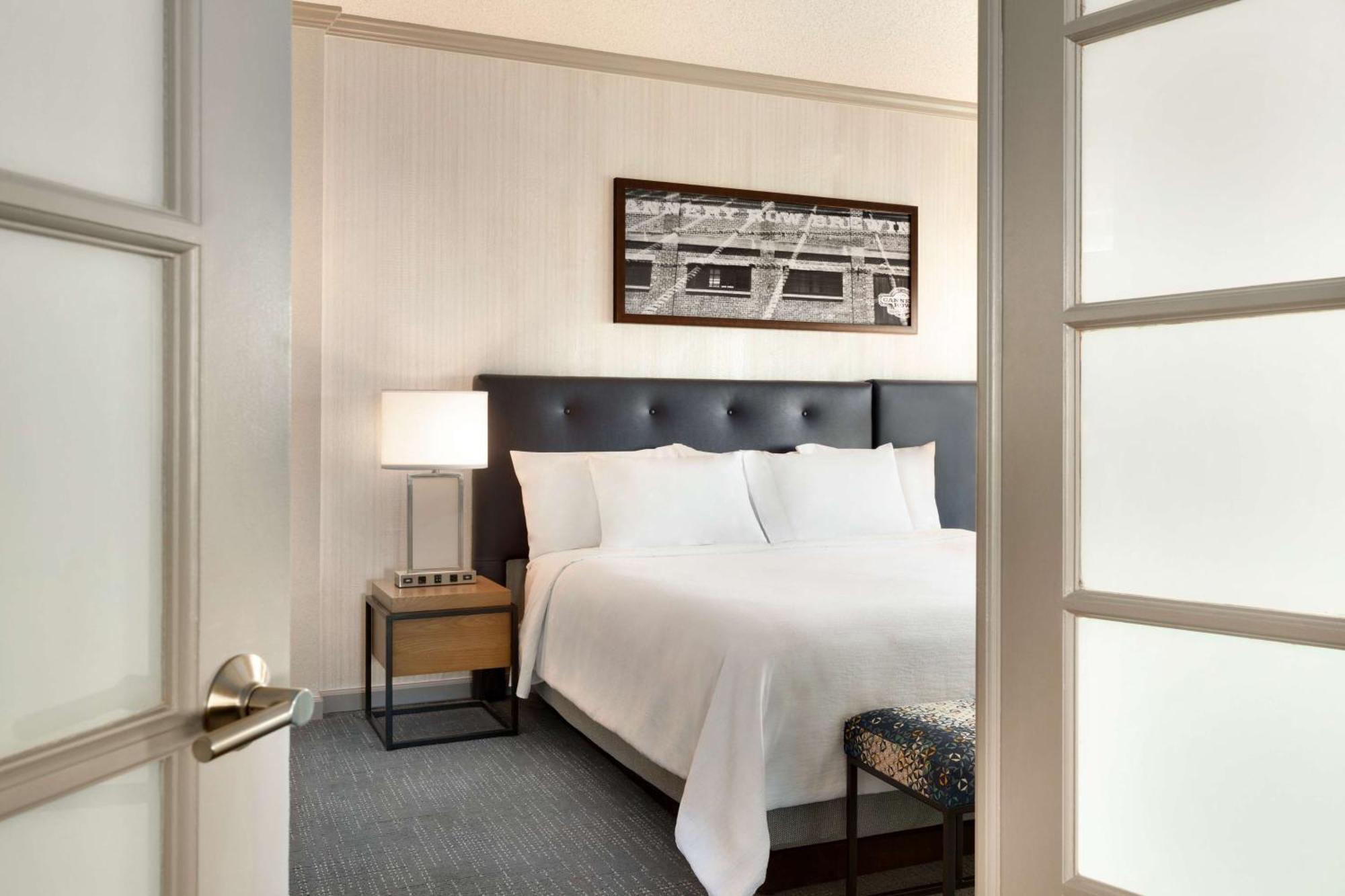 Embassy Suites By Hilton Monterey Bay Сийсайд Екстериор снимка