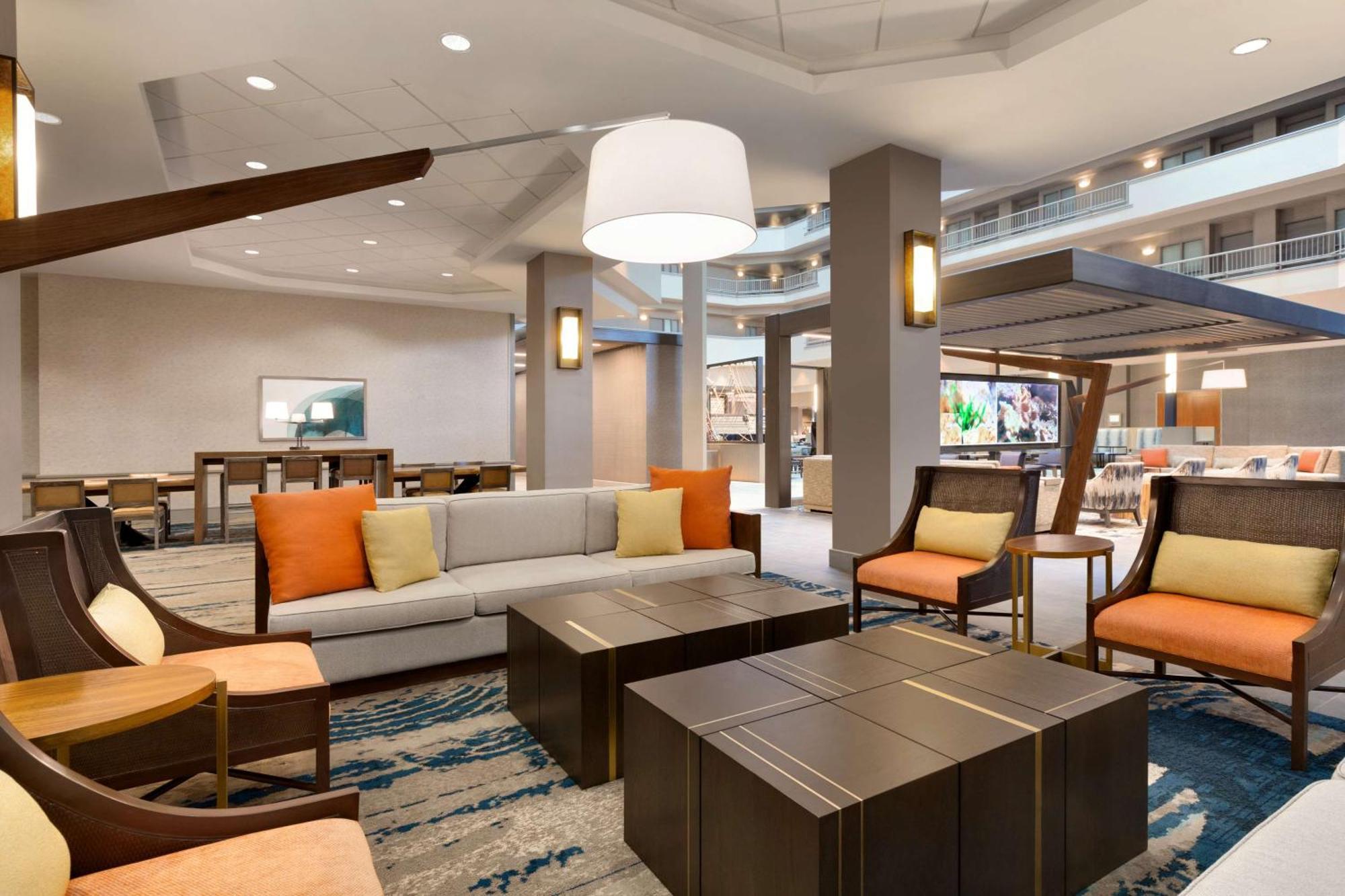 Embassy Suites By Hilton Monterey Bay Сийсайд Екстериор снимка