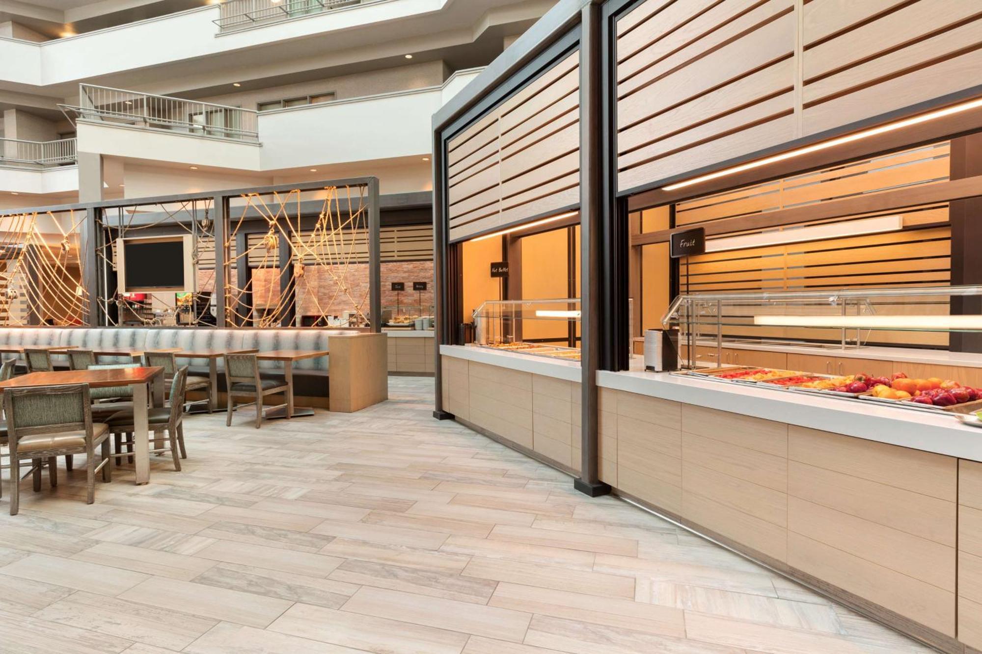 Embassy Suites By Hilton Monterey Bay Сийсайд Екстериор снимка