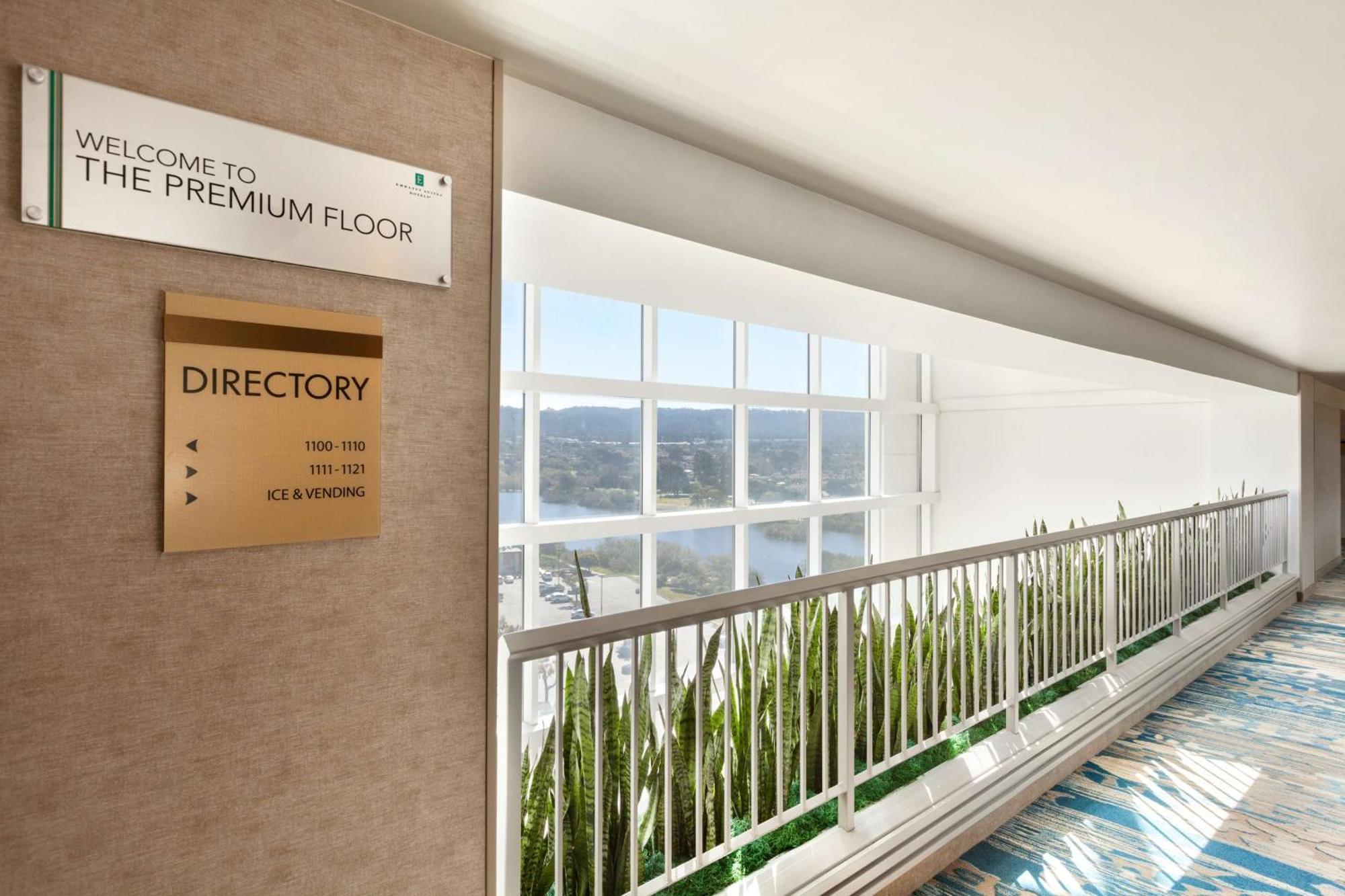 Embassy Suites By Hilton Monterey Bay Сийсайд Екстериор снимка