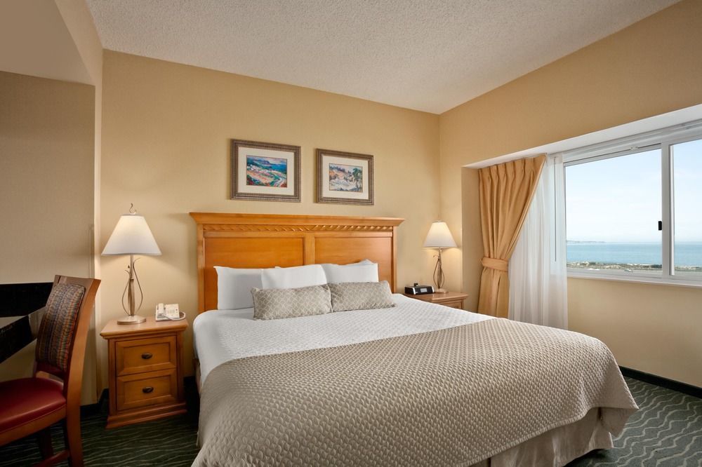 Embassy Suites By Hilton Monterey Bay Сийсайд Екстериор снимка